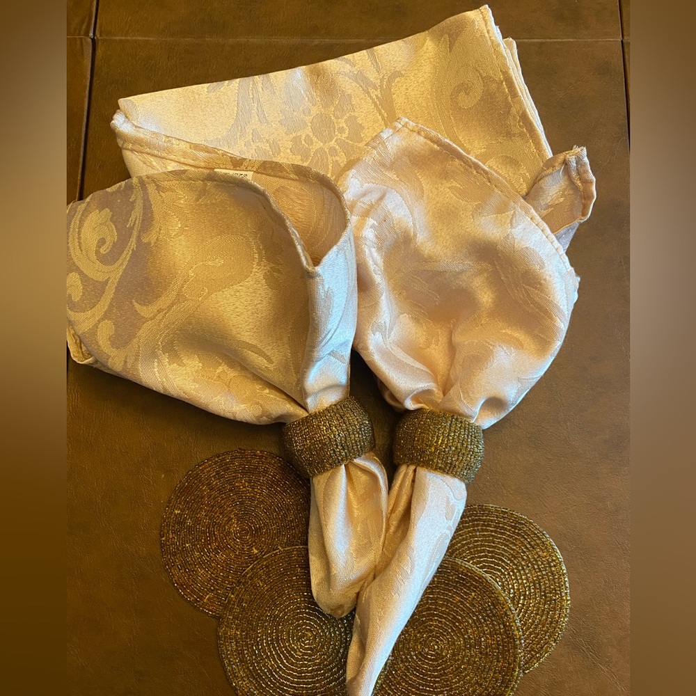Table napkins  B